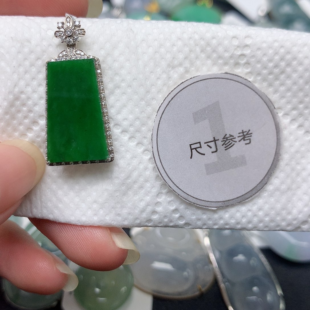 颈饰18K金镶嵌翡翠天然缅甸翡翠