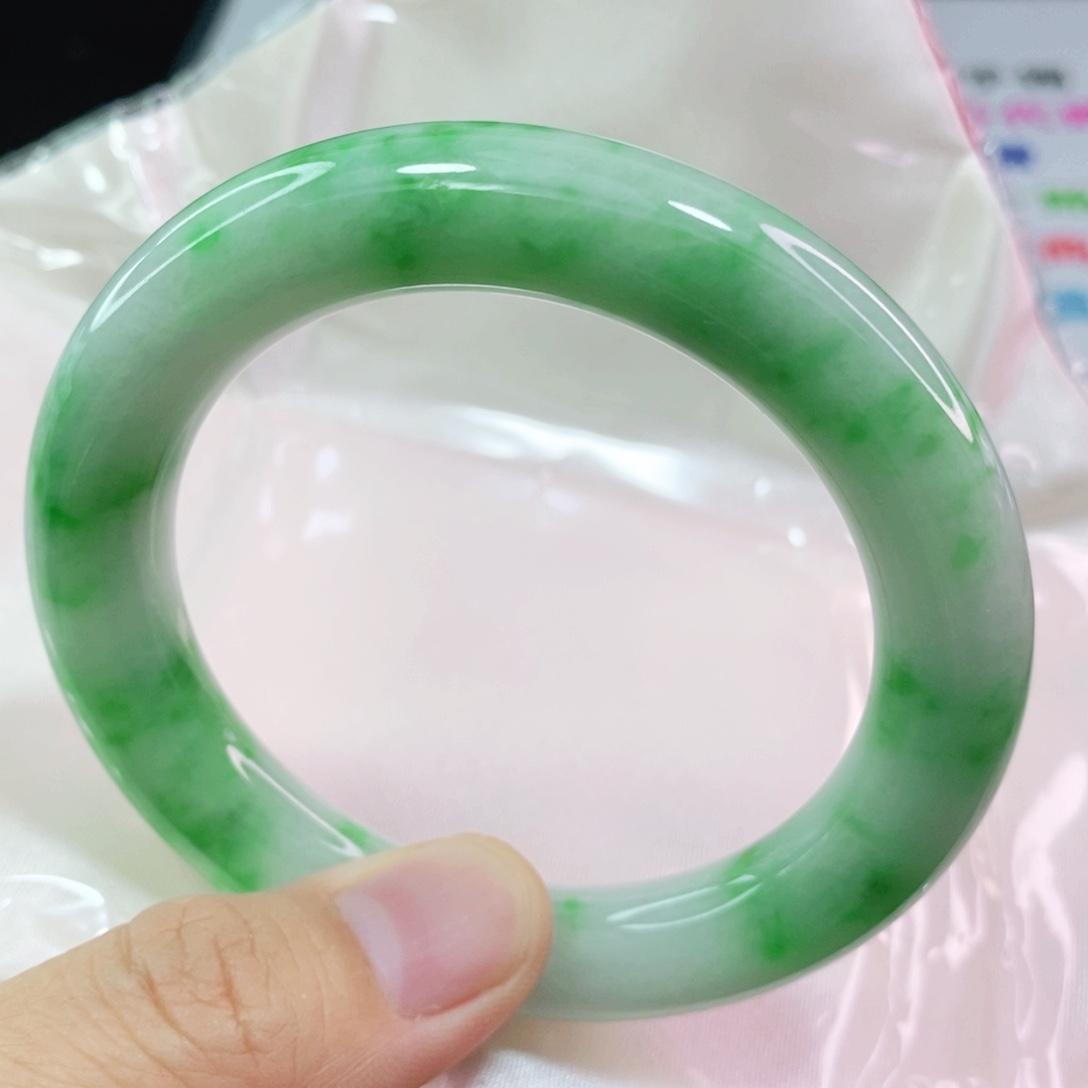 翡翠手镯未镶嵌54圈口圆条