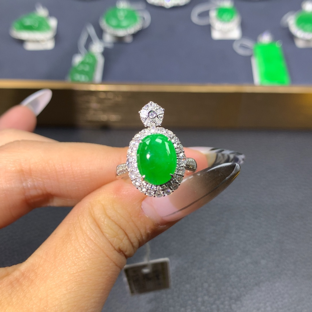 翡翠戒指18K金镶嵌翡翠