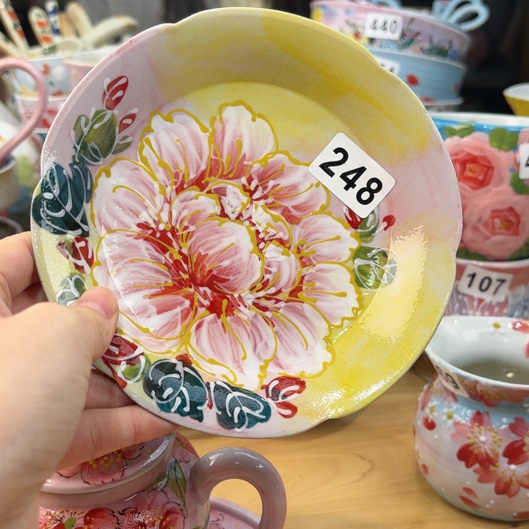 瓷片兔兔盖茨。兔兔好