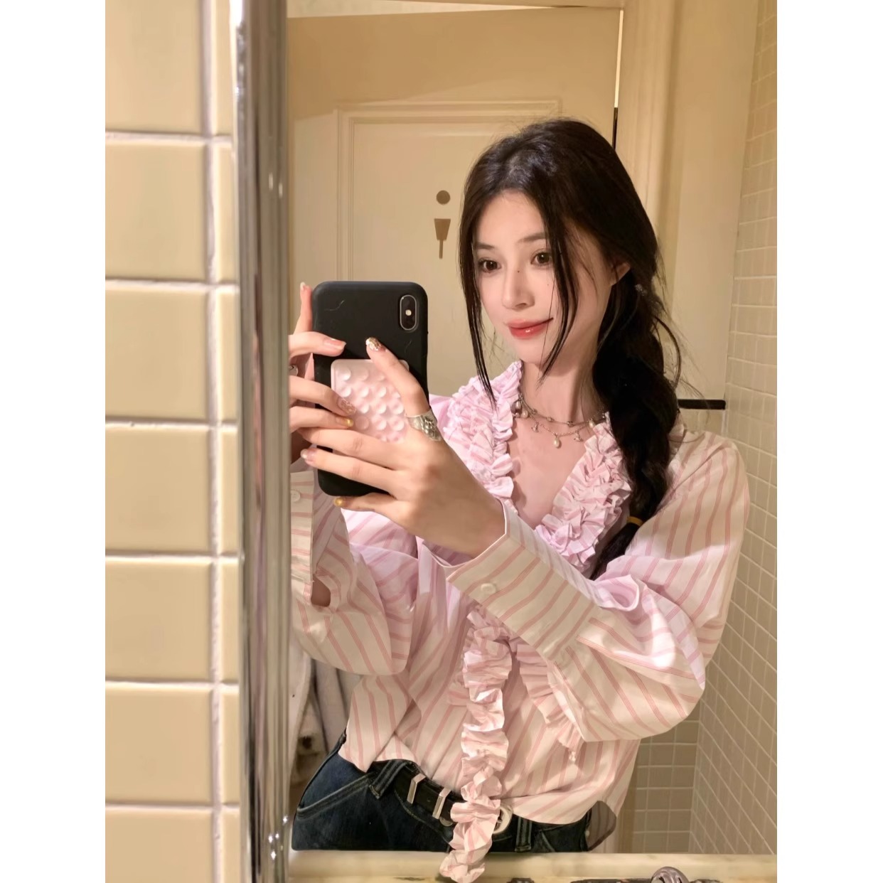 法式温柔淡粉色v领条纹衬衫女秋季新款宽松减龄慵懒长袖上衣0412