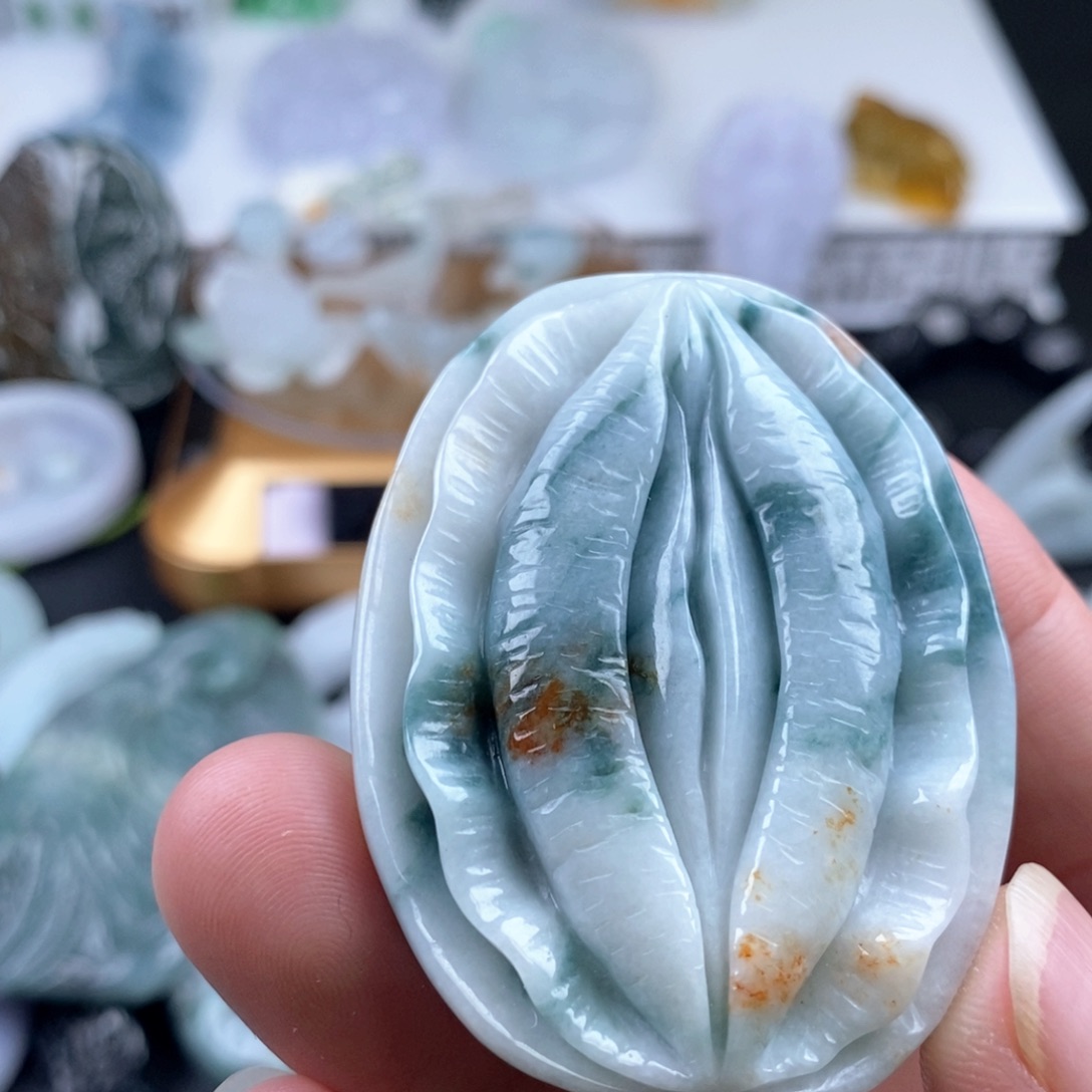 洁***洁翡翠未镶嵌吊坠(不含链)