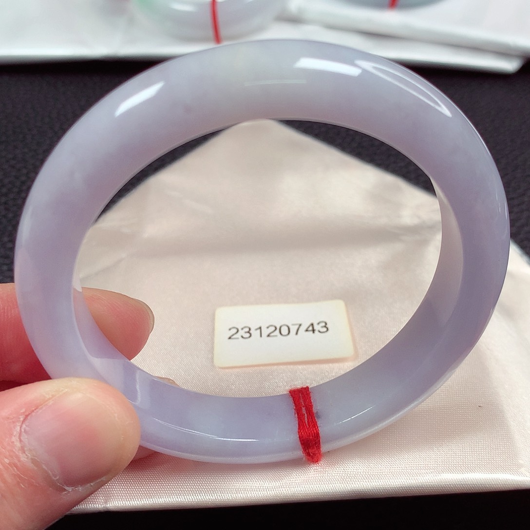 翡翠手镯未镶嵌天然翡翠手镯