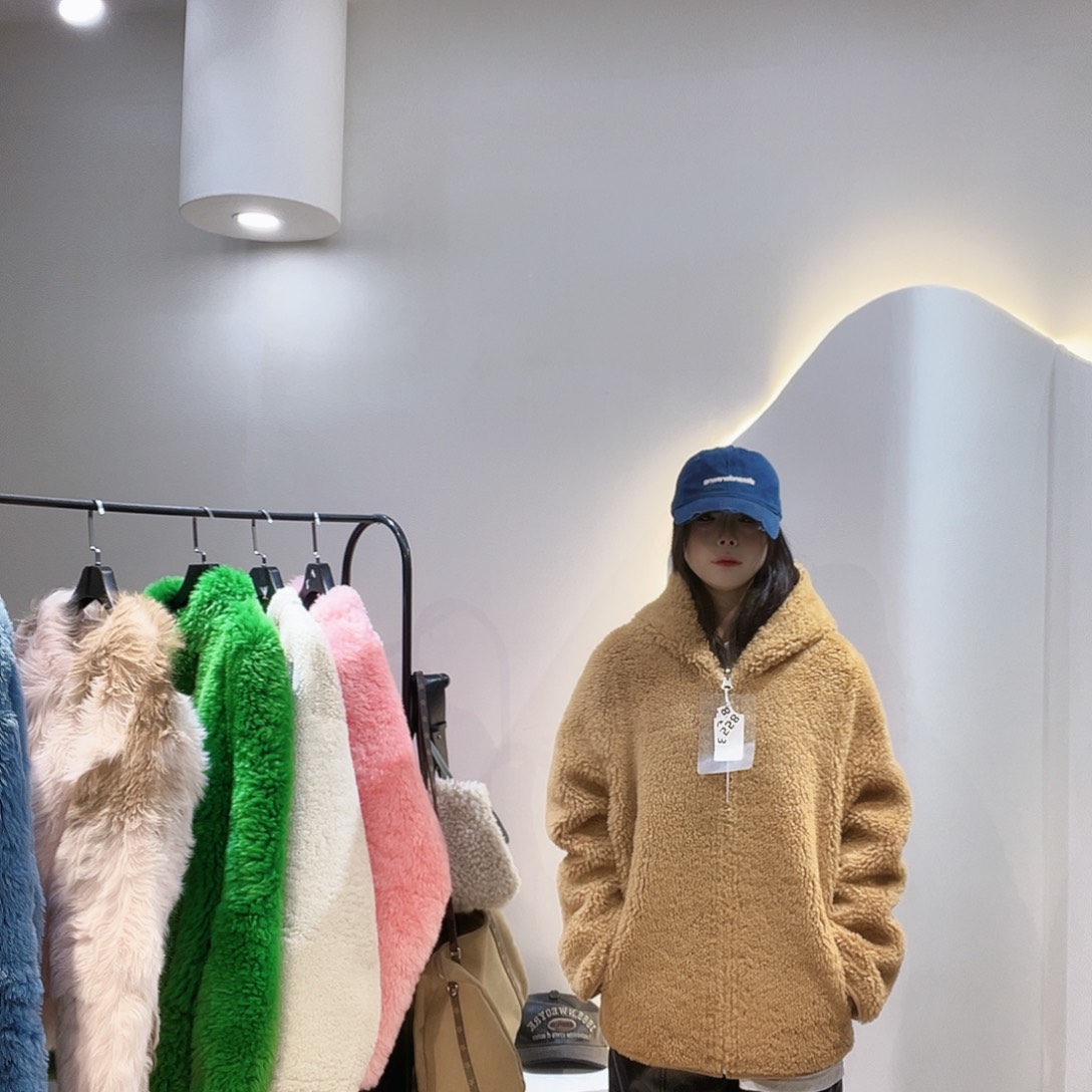 晓****真皮皮毛一体外套223-3346。120斤