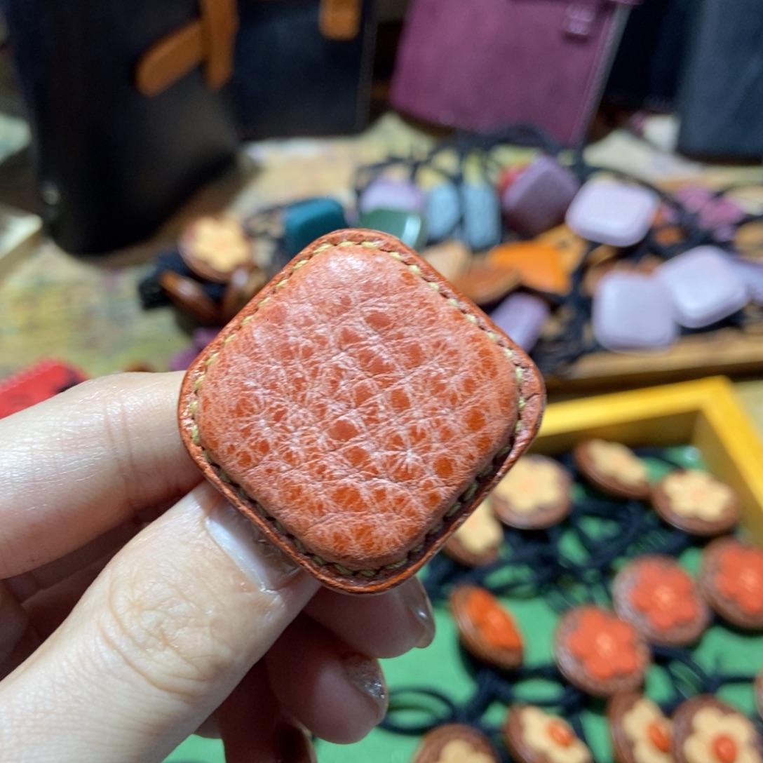 诸***.布艺铁合金雾蜡橙色