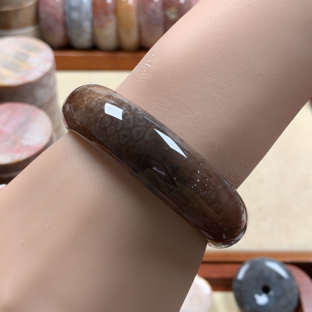 未镶嵌黑冰枫叶55圈口漏500/个。09硅化珊瑚（珊瑚玉）