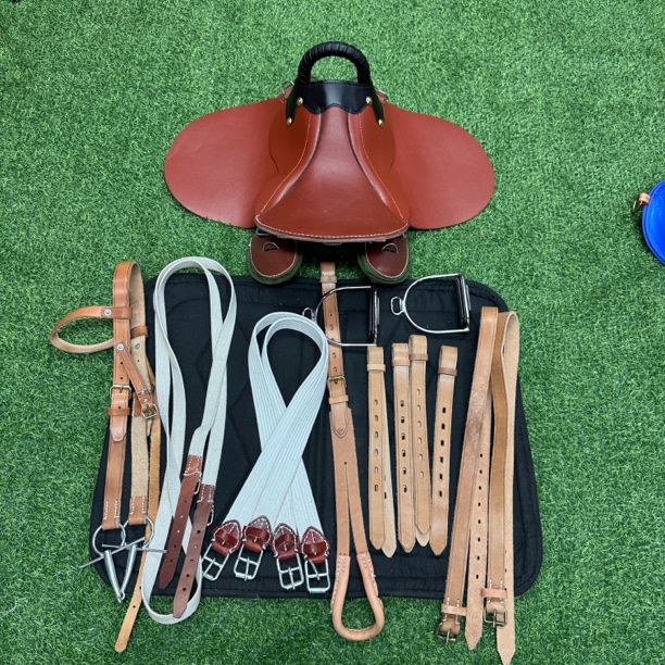 纯皮游客鞍全套皮配件带尾球硬座游客马鞍二层牛皮木板加钢板骨架