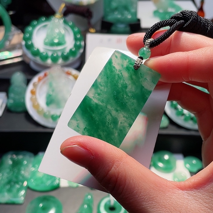 石英质玉吊坠未镶嵌