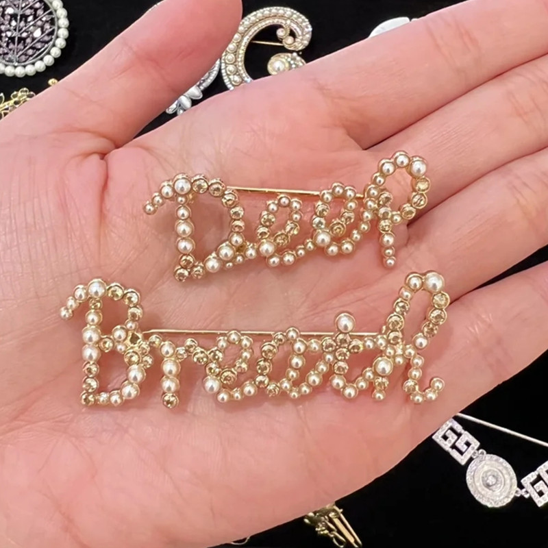 铜合金胸针 季阿玛施新颖深呼吸英文字母胸针时尚百搭别针配饰品