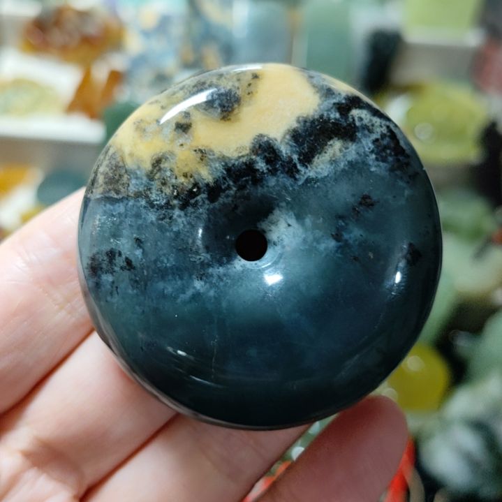 轻***月岫玉未镶嵌平安扣