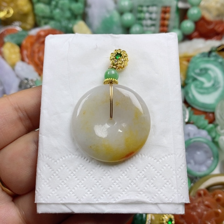 翡翠吊坠(赠链)未镶嵌