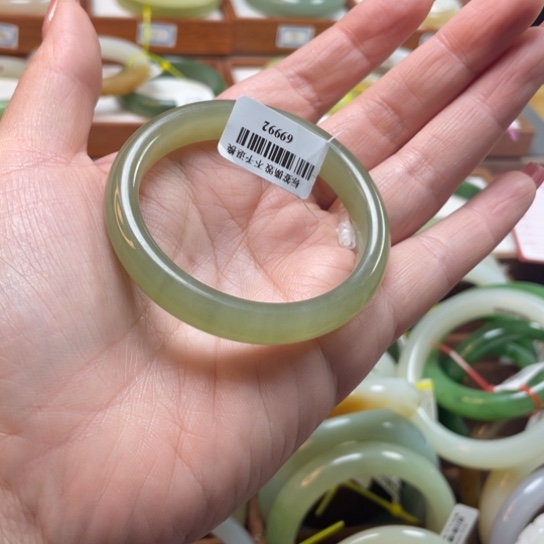 【闪购商品】和田玉手镯未镶嵌52