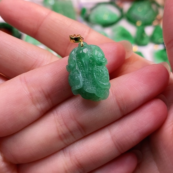 颈饰未镶嵌翡翠吊坠