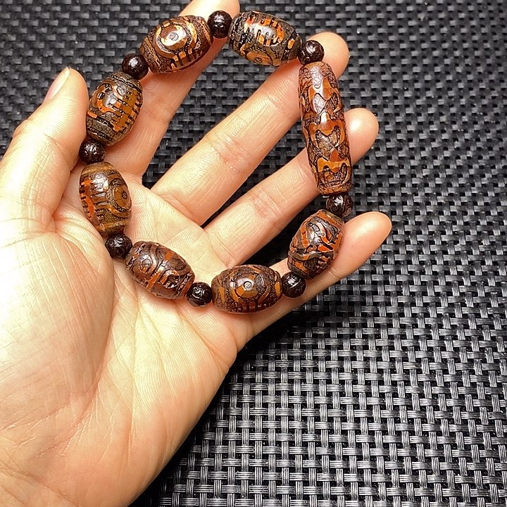 啊***良玛瑙/玉髓未镶嵌手链