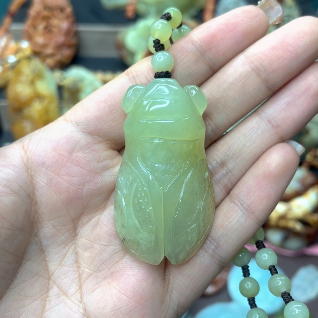 蛇纹石玉颈饰未镶嵌