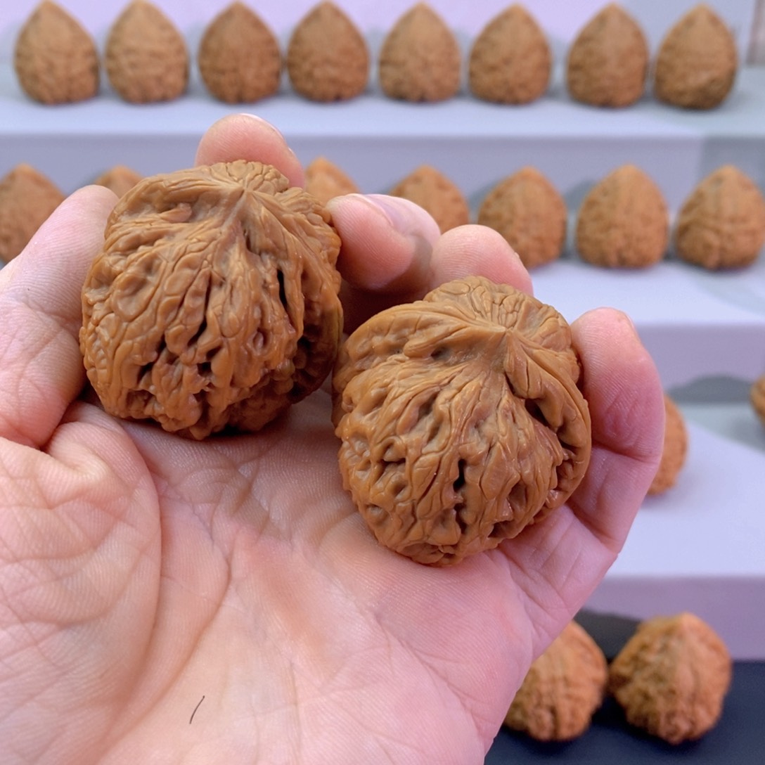 文玩核桃把件45红锦鲤