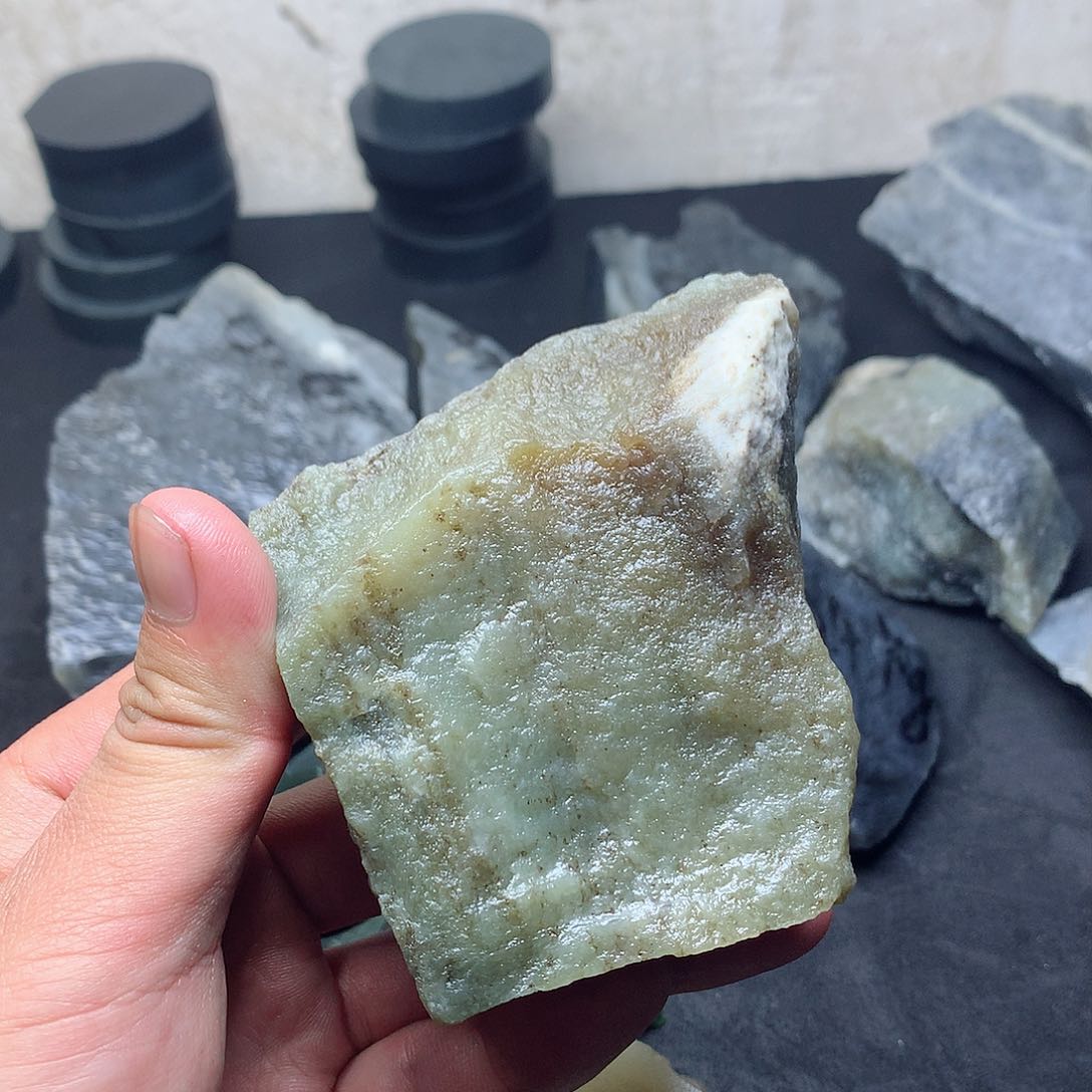 和田玉（糖玉）珠宝半成品足铂镶嵌