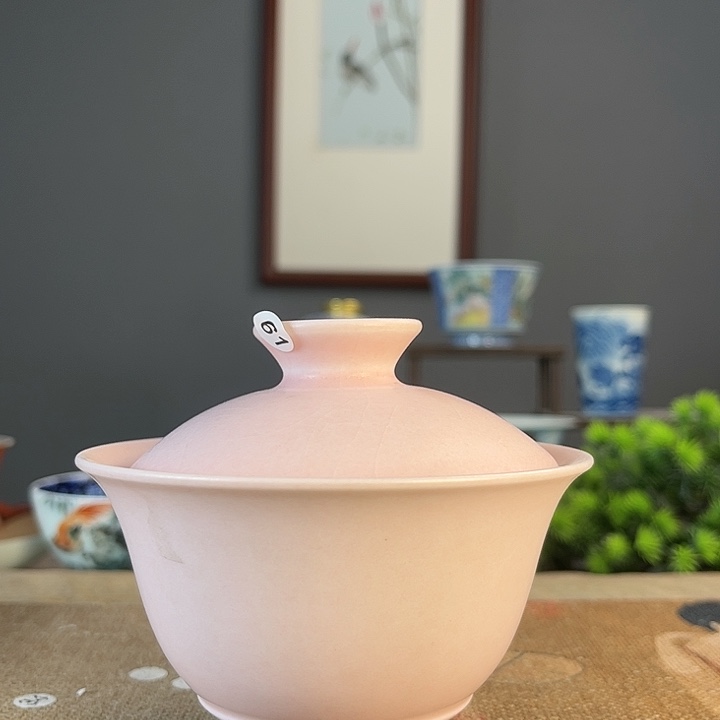 摆件景德镇陶瓷茶杯里