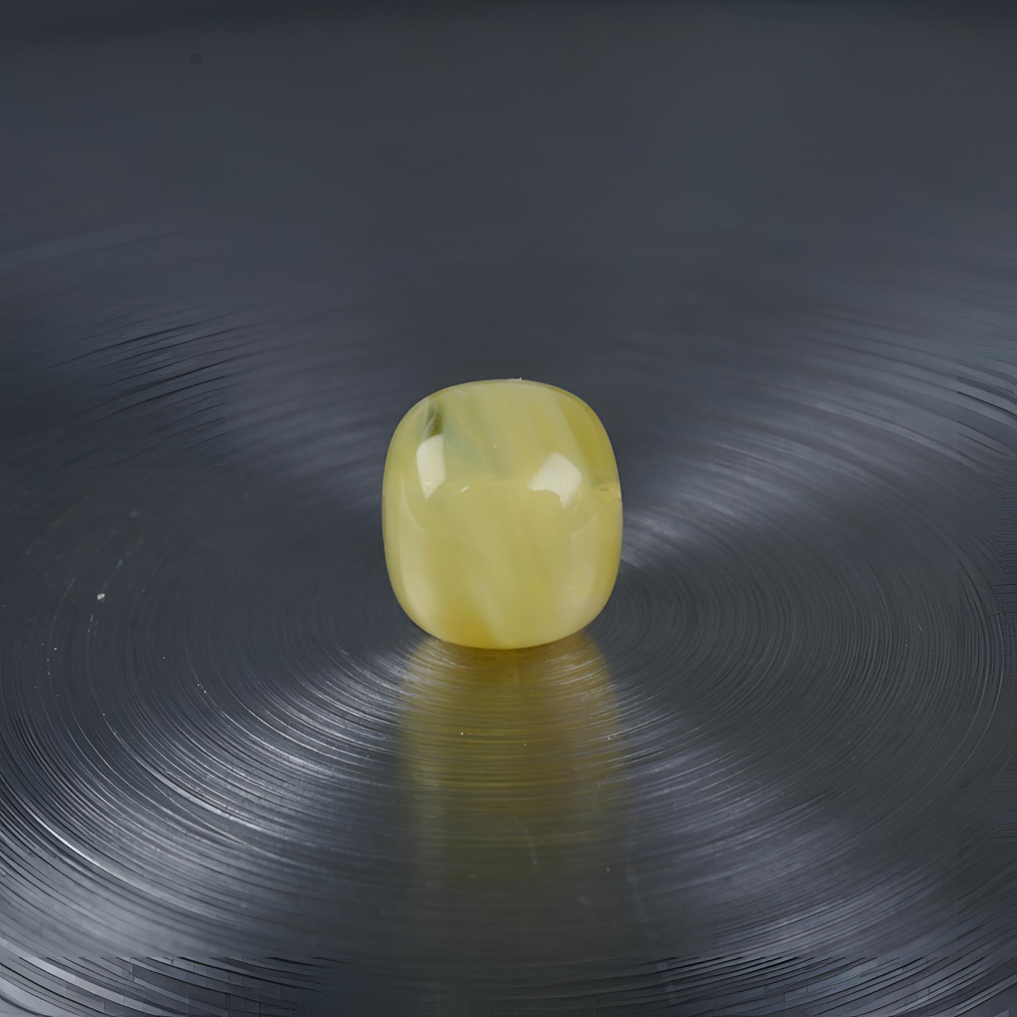 荧光白花细纹拉丝老型微爆花尺寸8.8*7.8mm天然琥珀蜜蜡