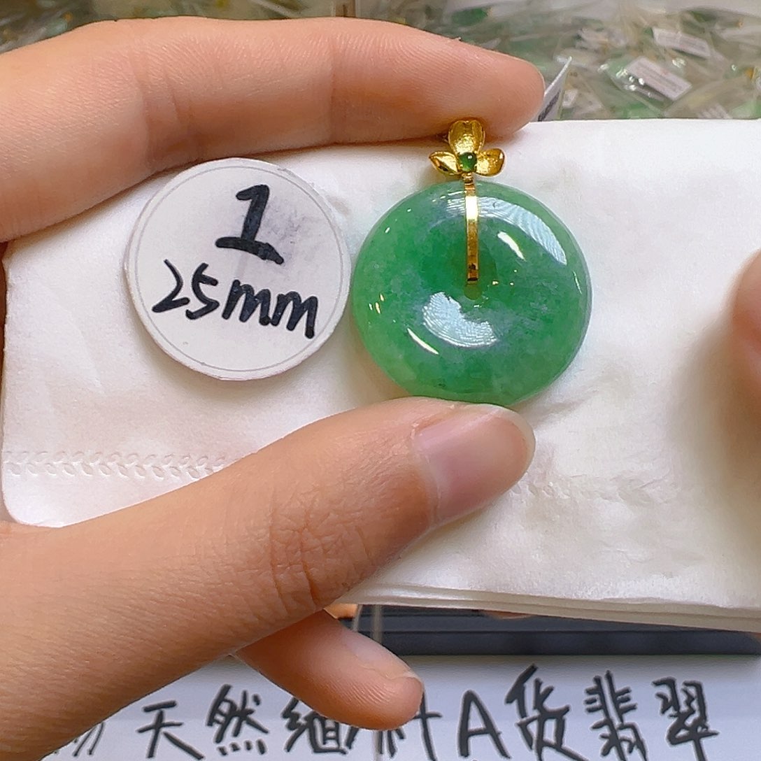 翡翠颈饰18K金镶嵌翡翠