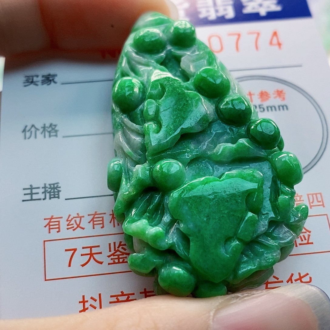 吊坠(不含链)未镶嵌翡翠