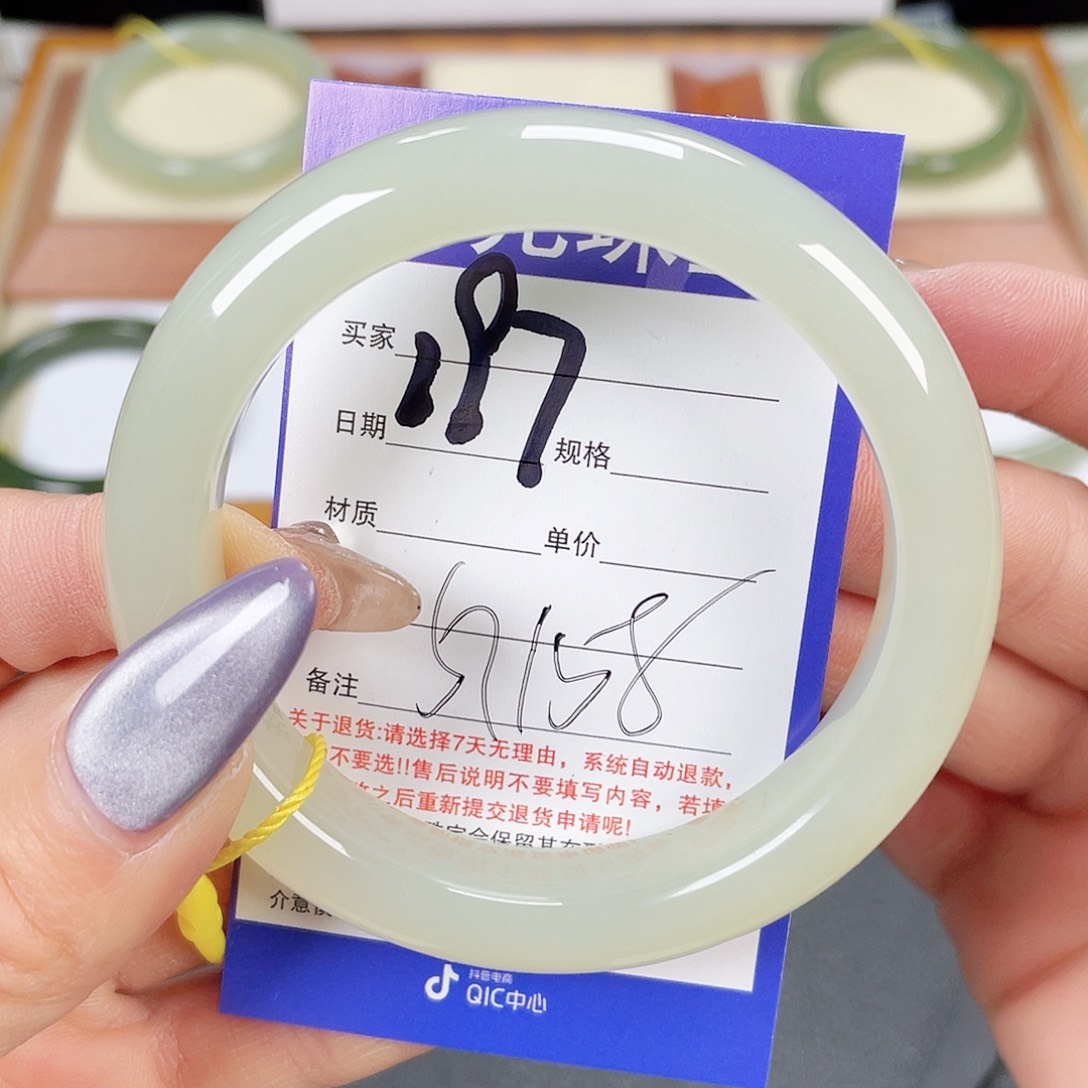 和田玉手镯未镶嵌