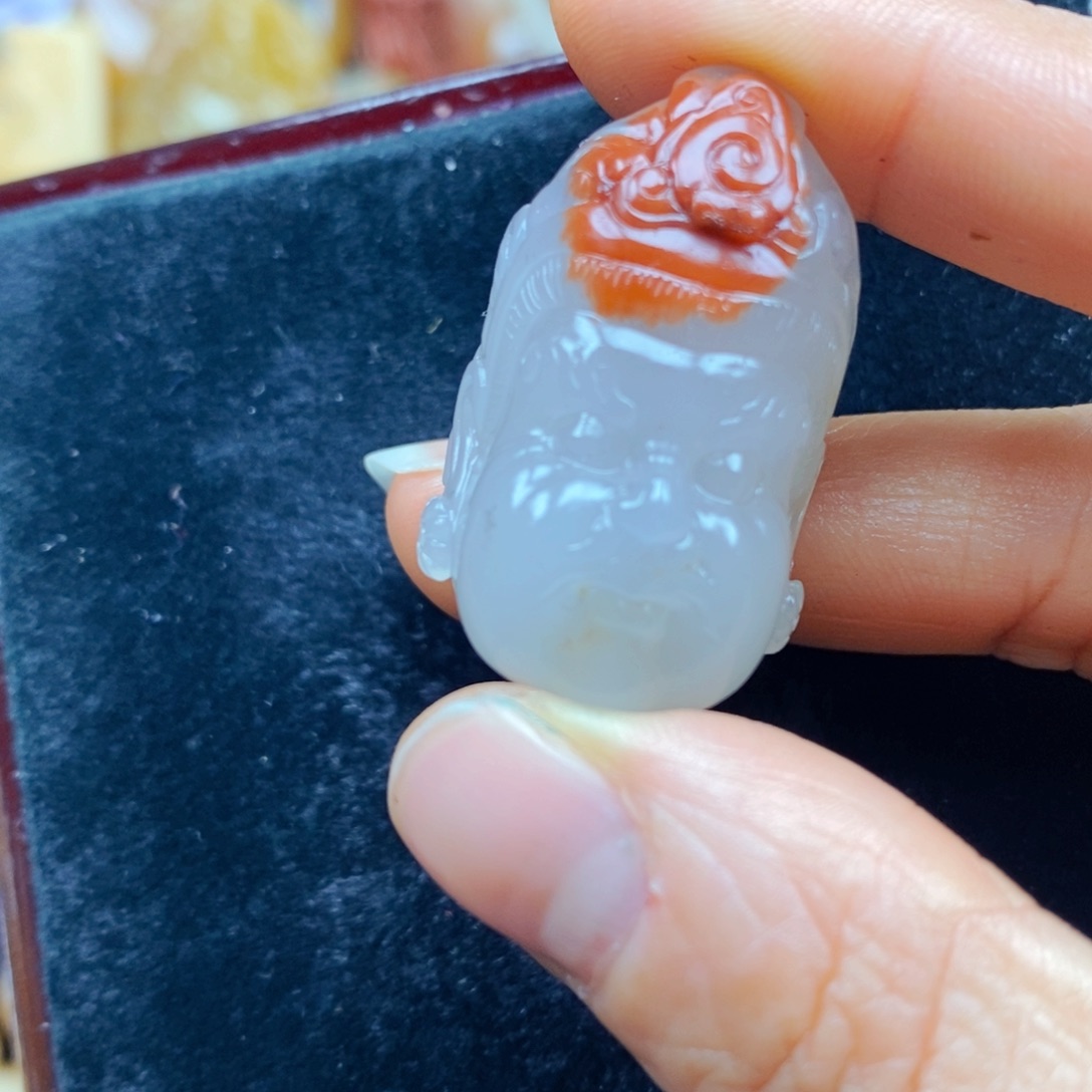 石英质玉（黄龙玉）未镶嵌颈饰