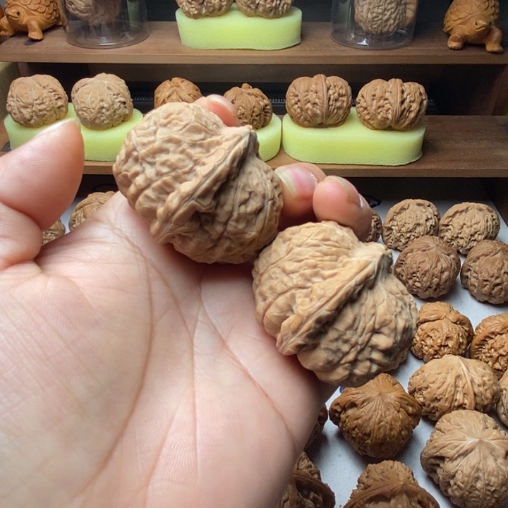 大叶紫檀（黑酸枝木类）文玩核桃南瓜墩