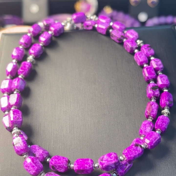 苏纪石（舒俱来）18K金镶嵌项链满色桃红丝绒