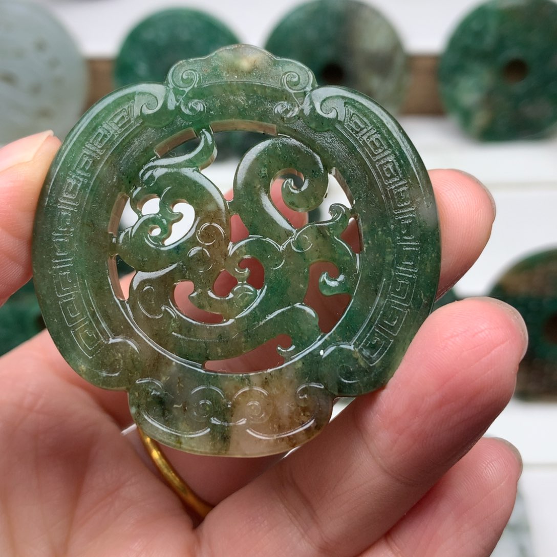 独山玉颈饰未镶嵌