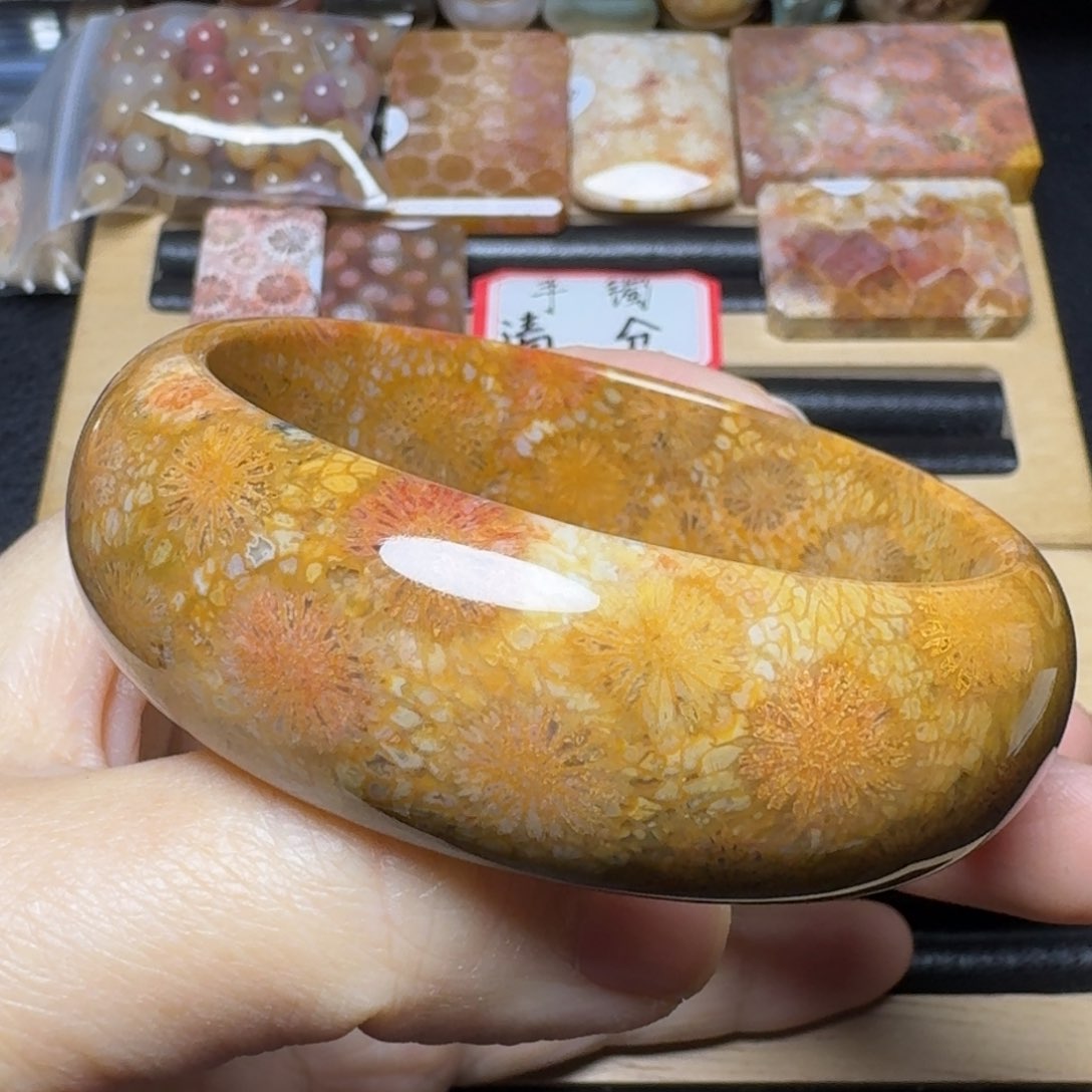 硅化玉57.5金黄红粉大花未镶嵌