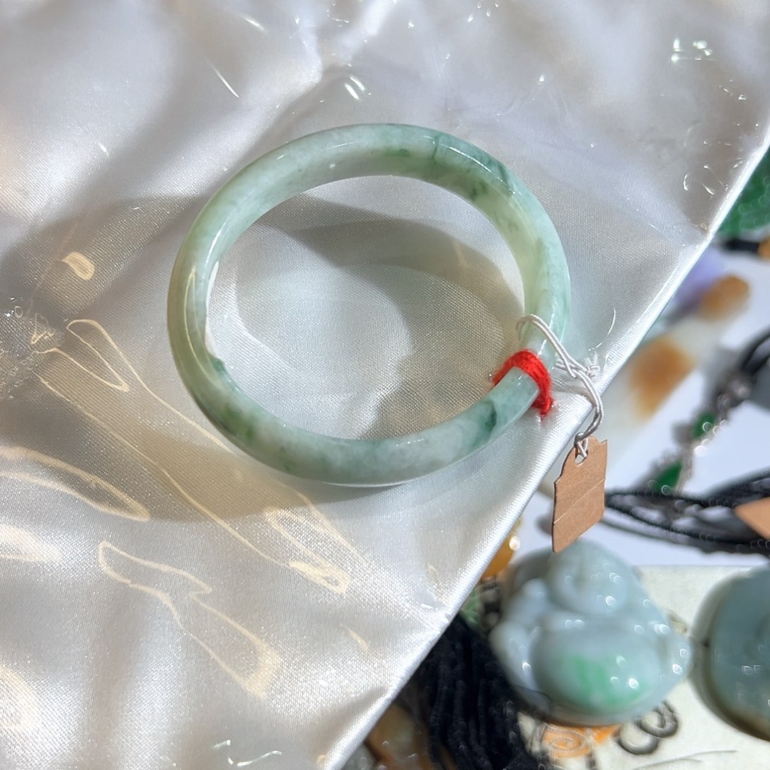 非金属飘绿手镯52➕贵妃