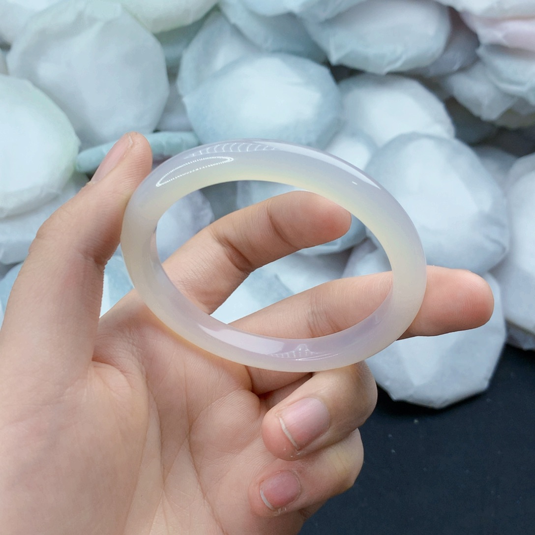 玛瑙/玉髓手镯未镶嵌58