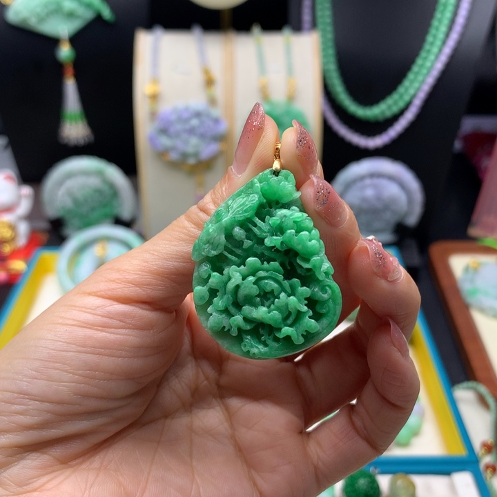 翡翠未镶嵌颈饰翡翠花牌