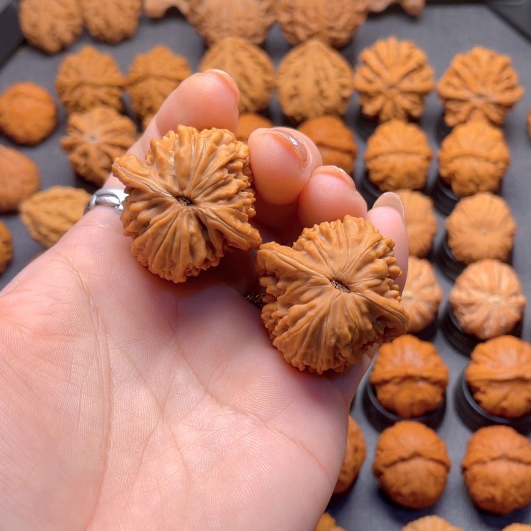 苗***子核桃文玩把件四座楼小手捻