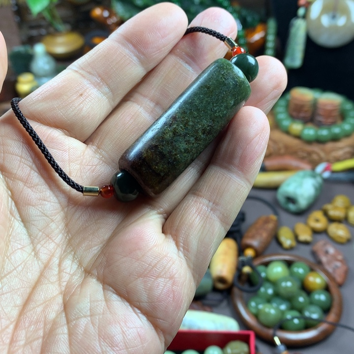 岫岩河磨玉（透闪石质玉）吊坠未镶嵌