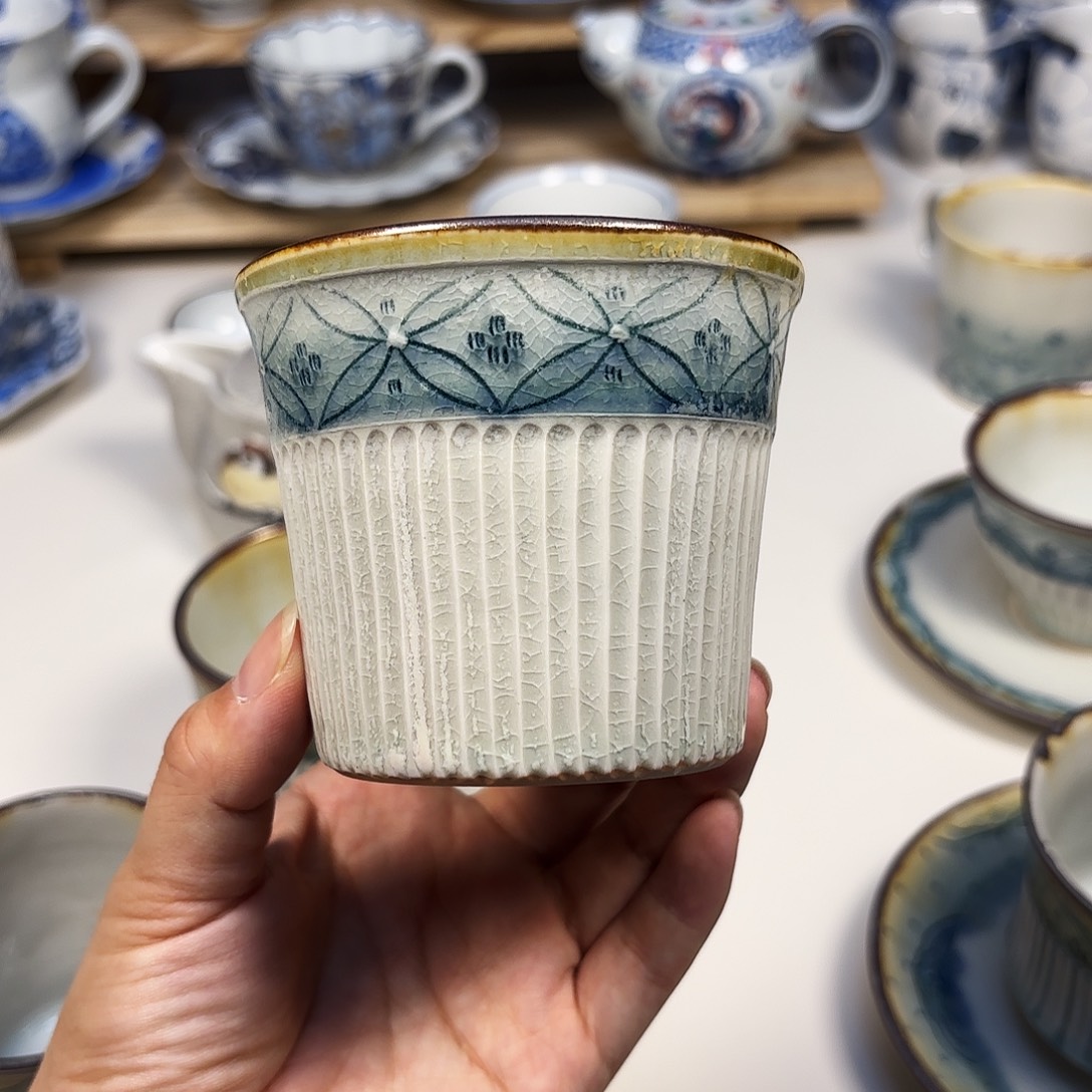 瓷小国美智子 手握 