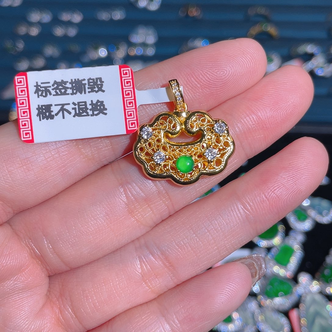 吊坠(不含链)未镶嵌翡翠