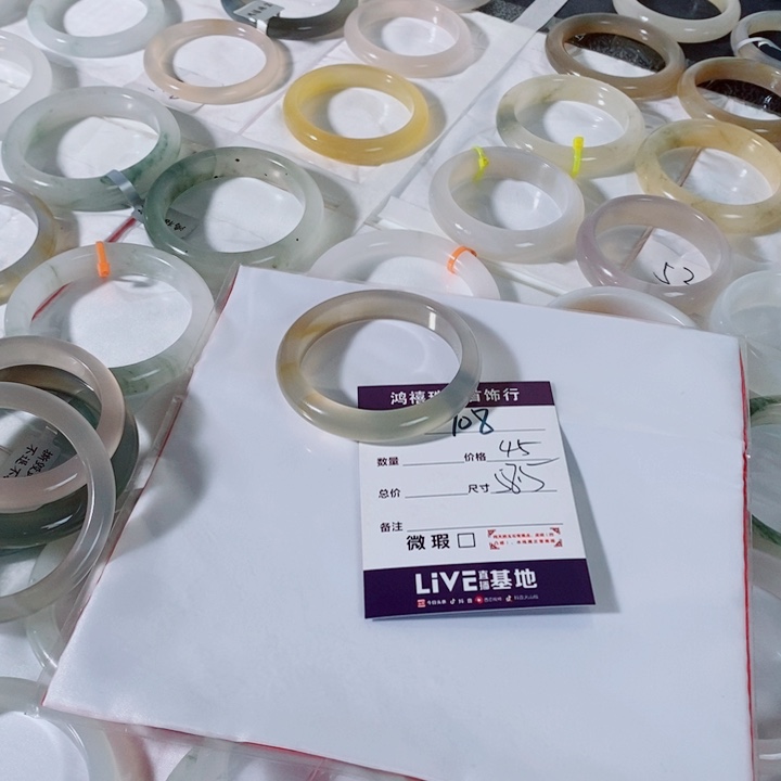 礼***物石英质玉未镶嵌手镯108