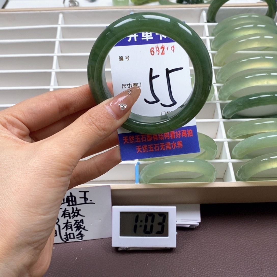 蛇纹石玉手镯未镶嵌