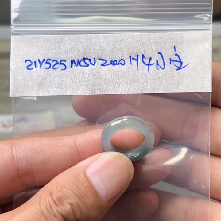 定制翡翠未镶嵌笑***主