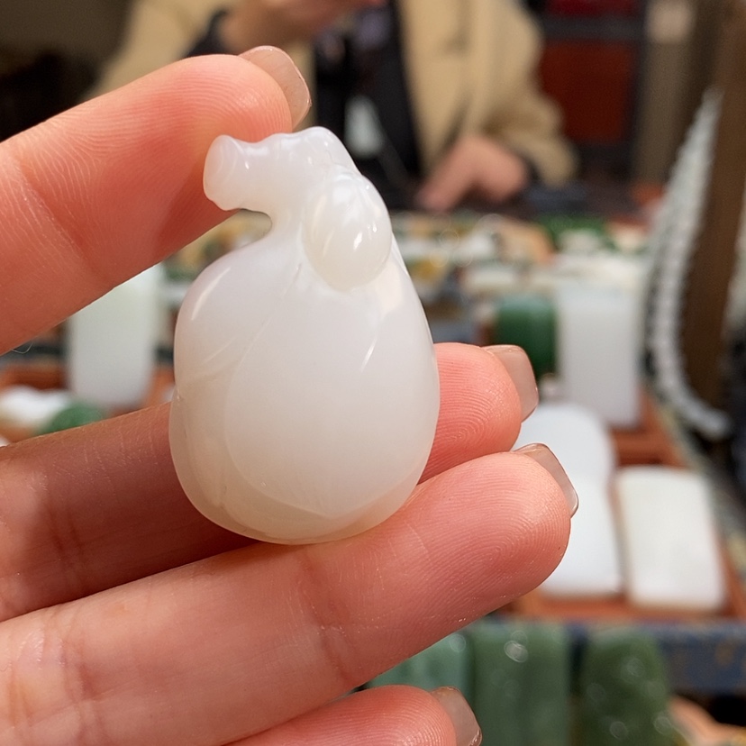 【闪购商品】吊坠(不含链)未镶嵌和田玉璃*、