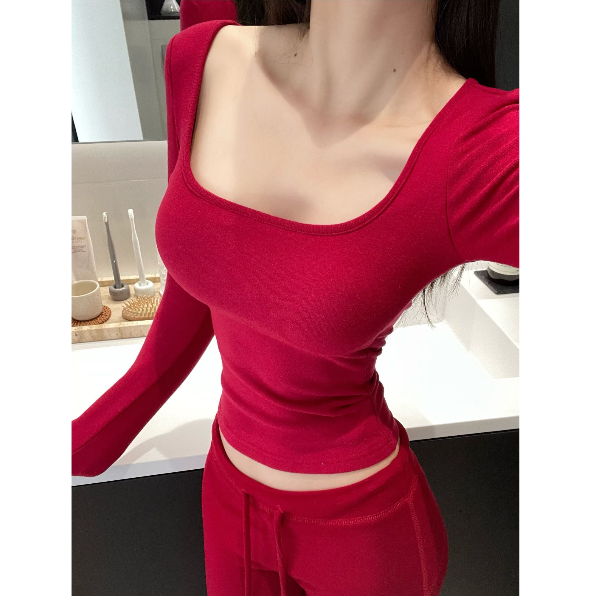 张紫一 万能打底！高个子自带胸垫U型领修身长袖打底T恤