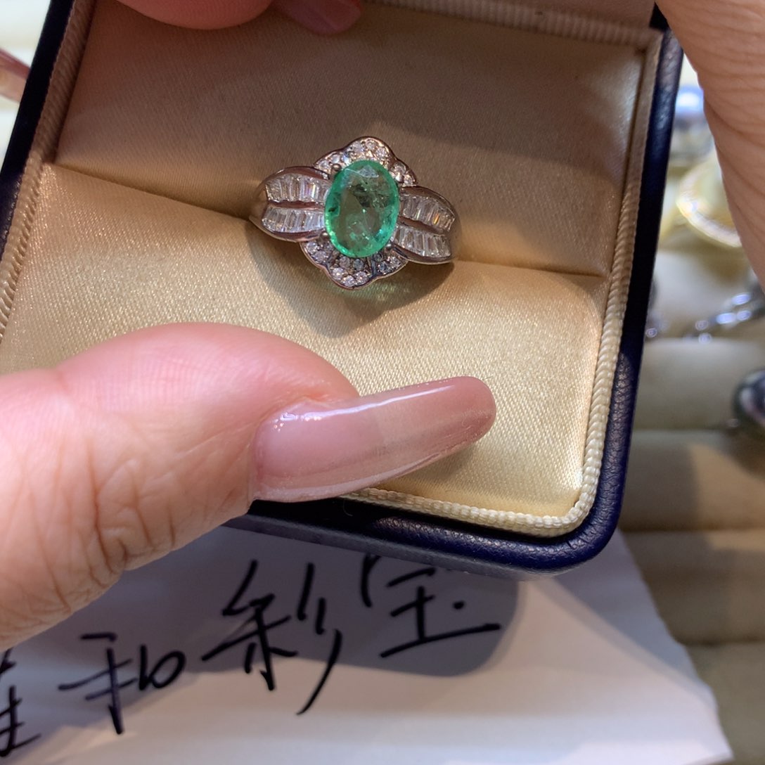 银S925镶嵌戒指祖母绿