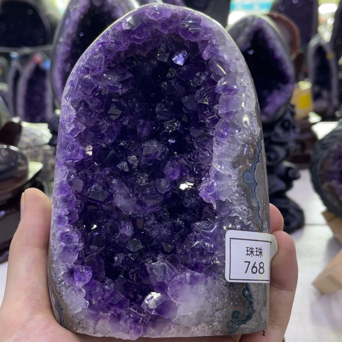 晋***陈未镶嵌水晶大型摆件（非配饰）