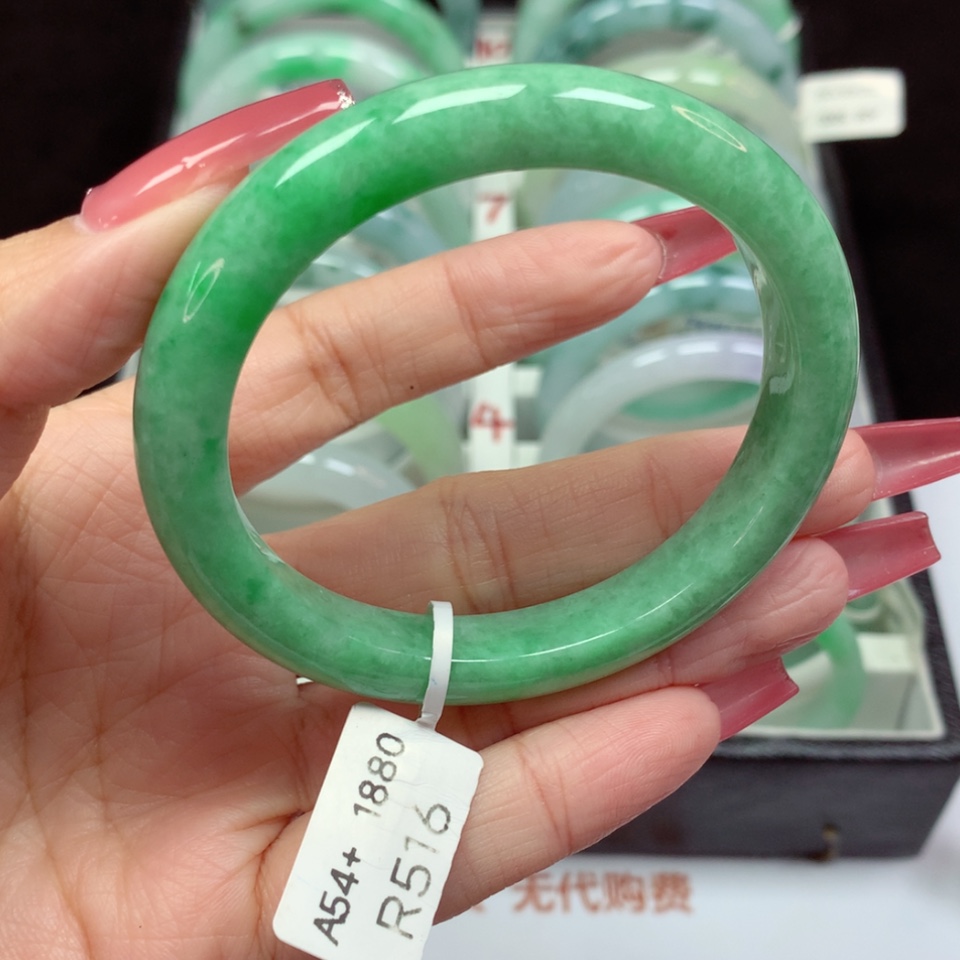 【闪购商品】翡翠手镯未镶嵌满色绿翡翠贵妃