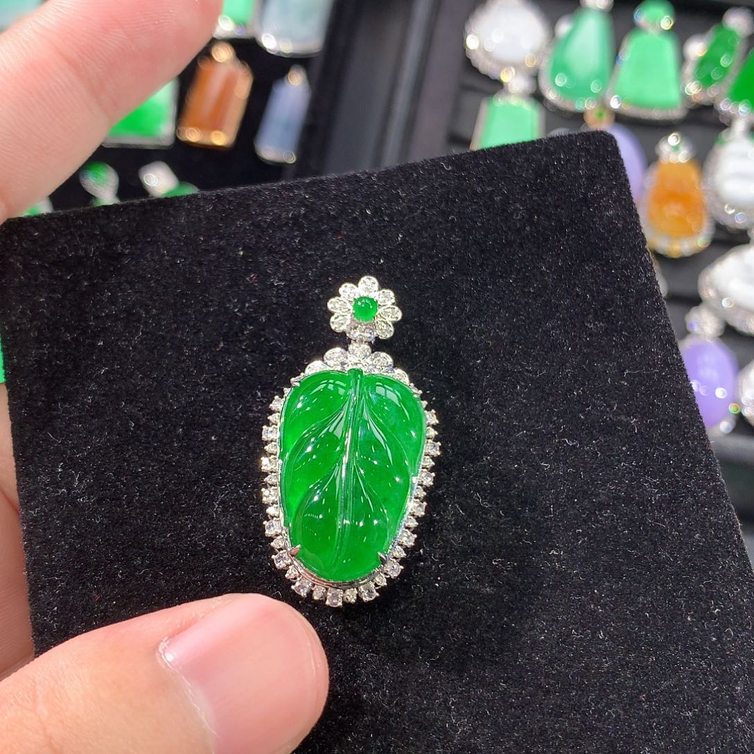 翡翠18K金镶嵌颈饰