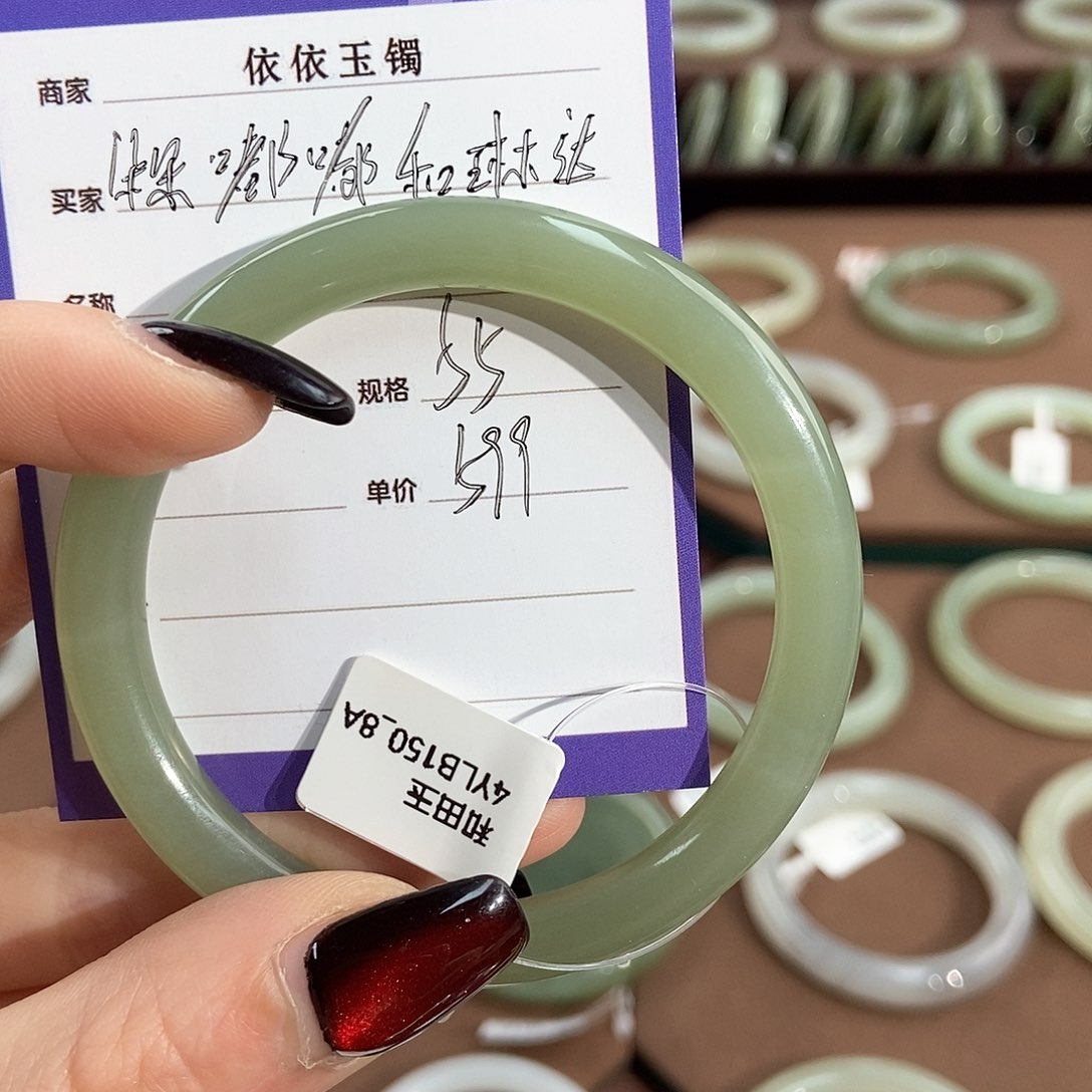 和田玉手镯未镶嵌朵****达