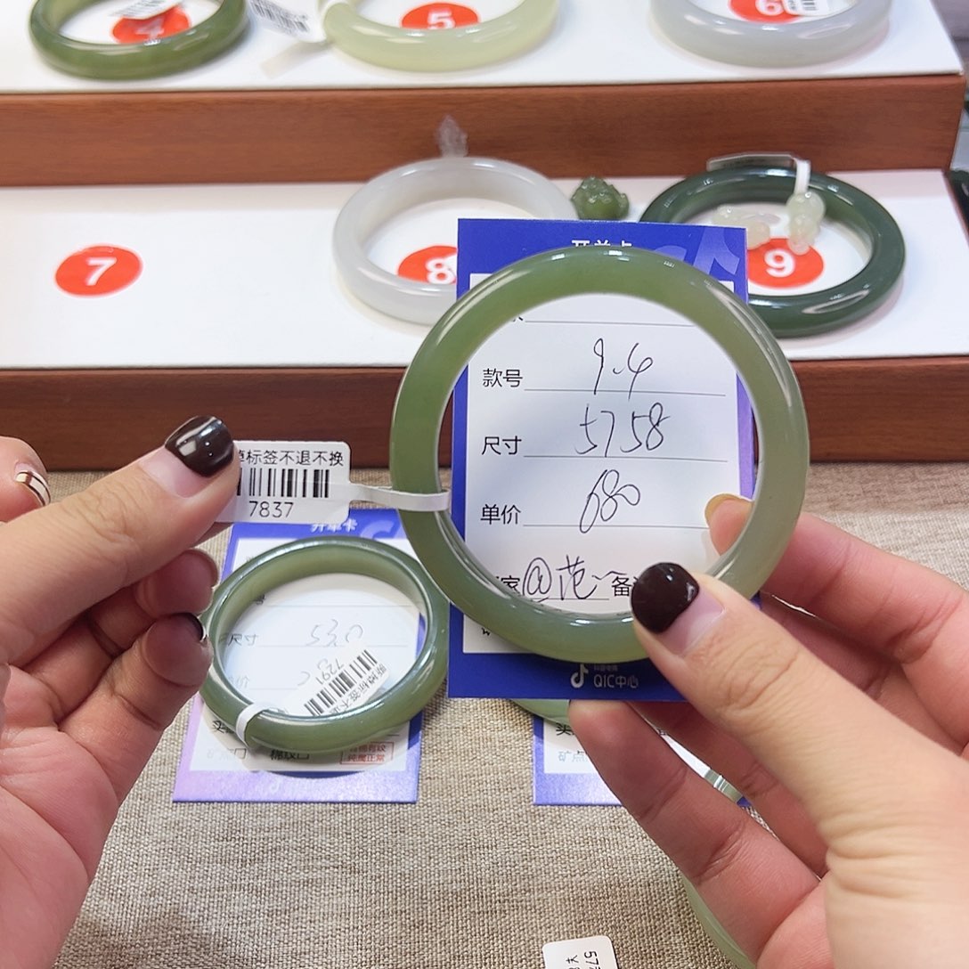 未镶嵌手镯和田玉@**丫