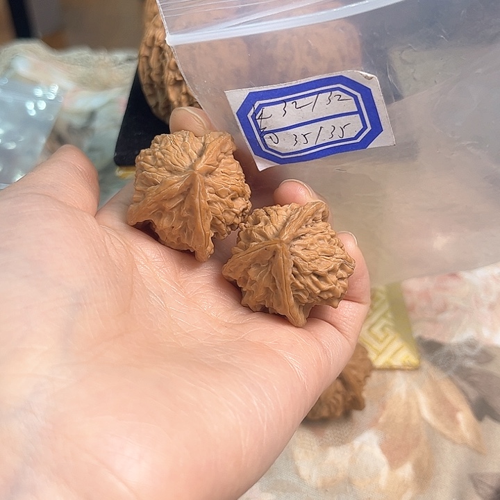 文玩核桃把件盘山三棱